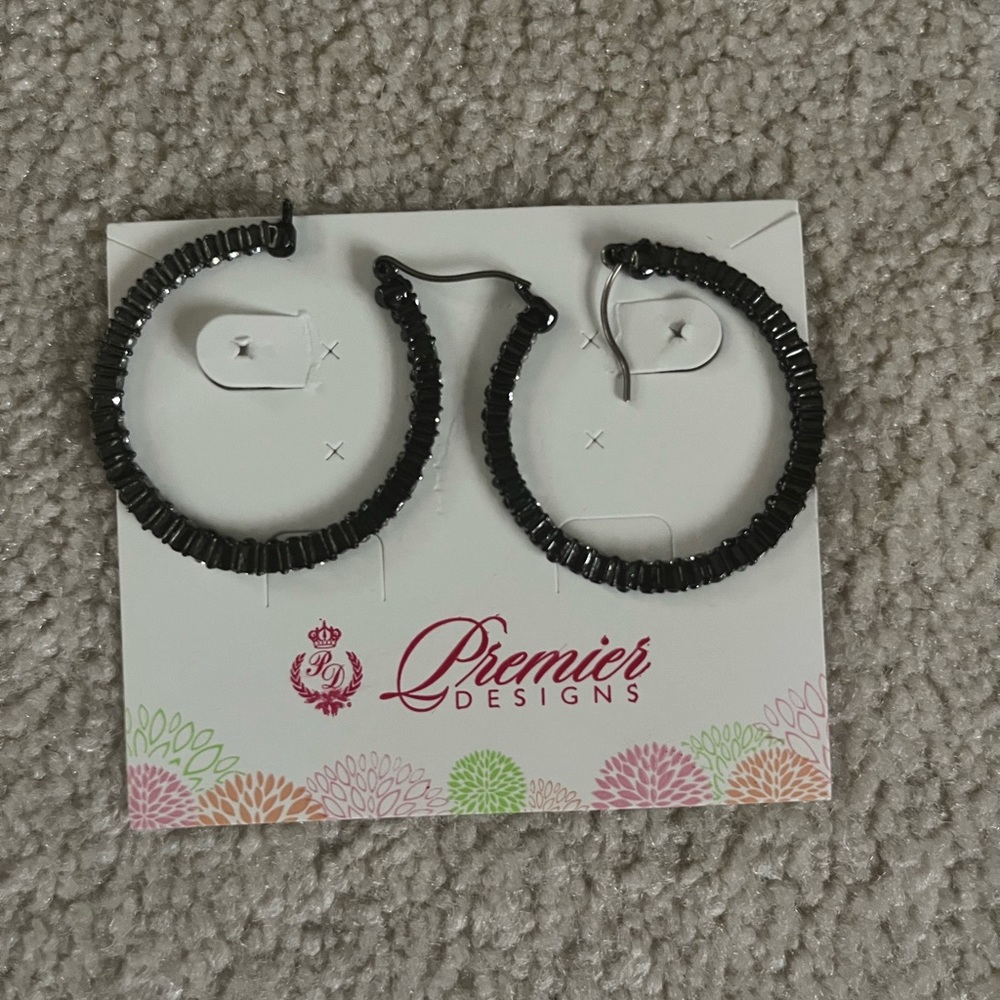 Hoops - Picture 2 of 3